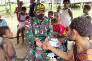 Pengobatan Keliling  Satgas Yonif MR 413 Kostrad. 